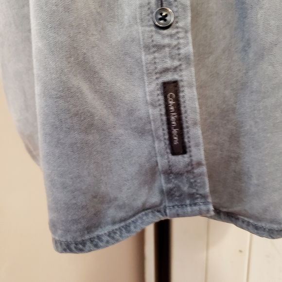 CALVIN KLEIN | VISCOSE BUTTONED CAPPED SLE… - Picture 5 of 8